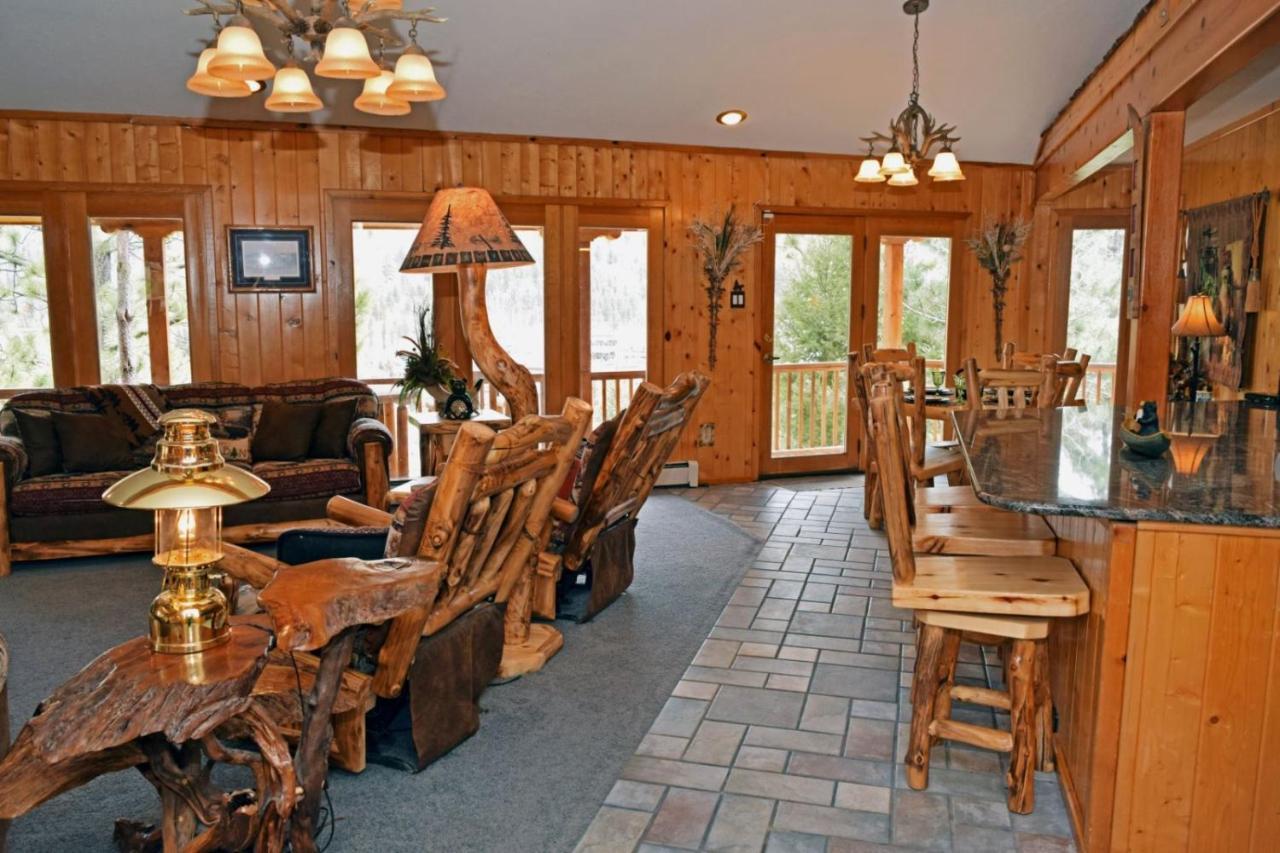 Вилла The Timber Crest Retreat Ред-Ривер Экстерьер фото